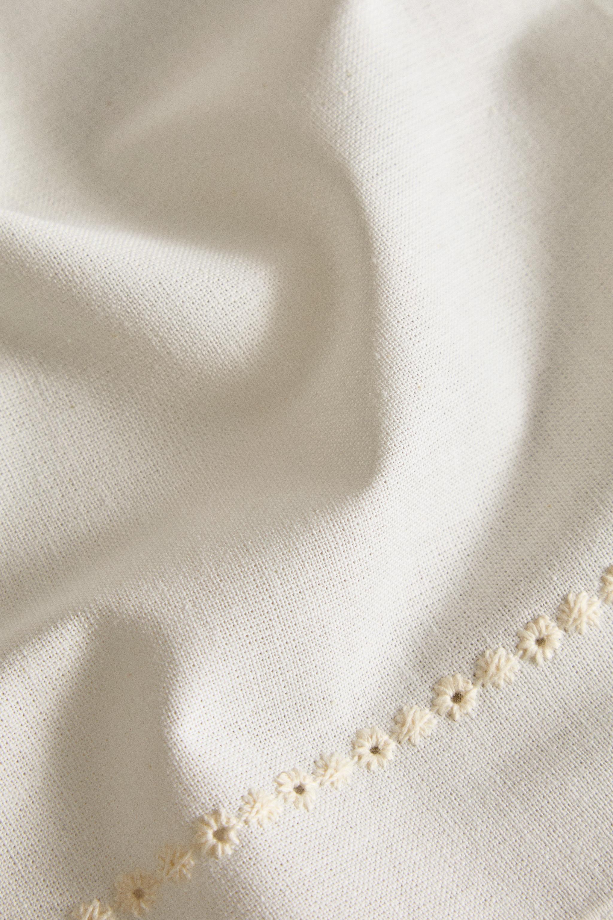 SET OF EMBROIDERED FLORAL INSERT NAPKINS (SET OF 2)